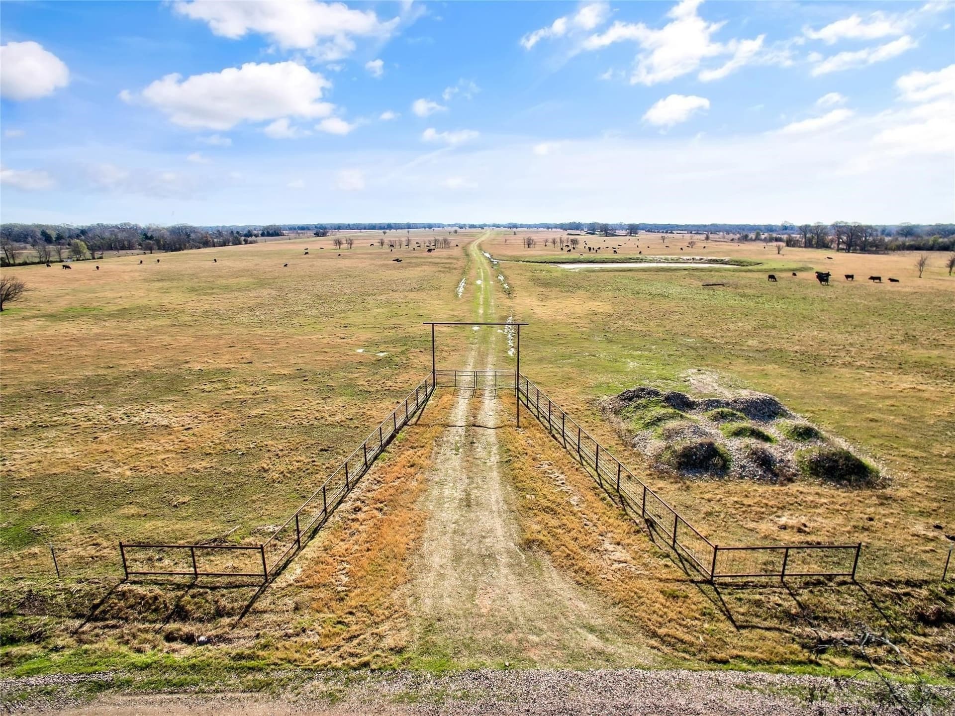 200.7 acres in Navarro County