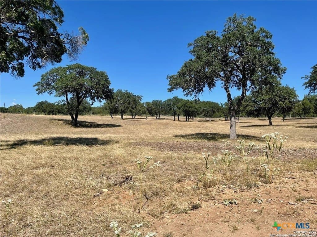 5.02 acres in Bandera County gallery image 2