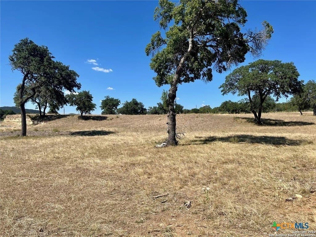 5.02 acres in Bandera County gallery image 3