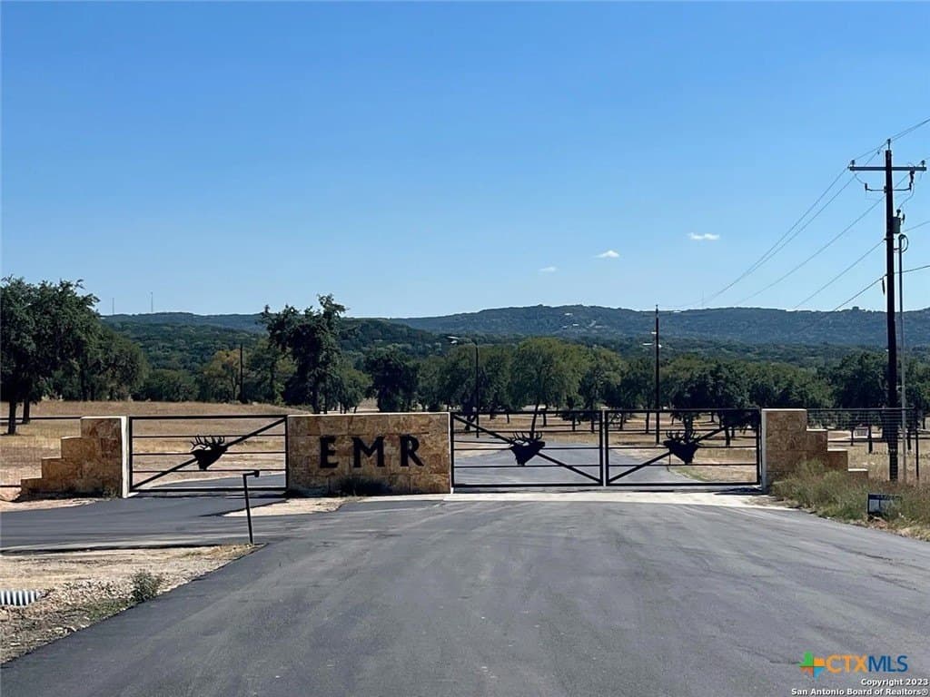 5.02 acres in Bandera County - photo 9