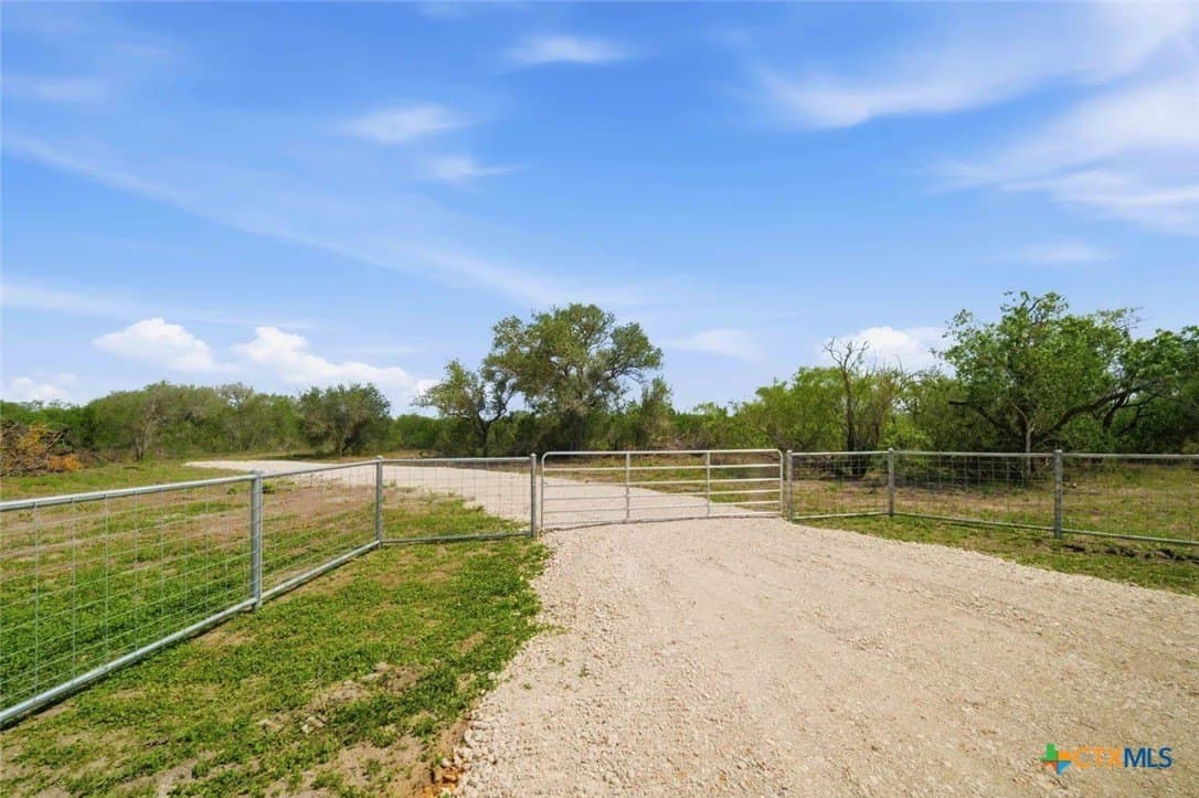 22.72 acres in Goliad County gallery image 2