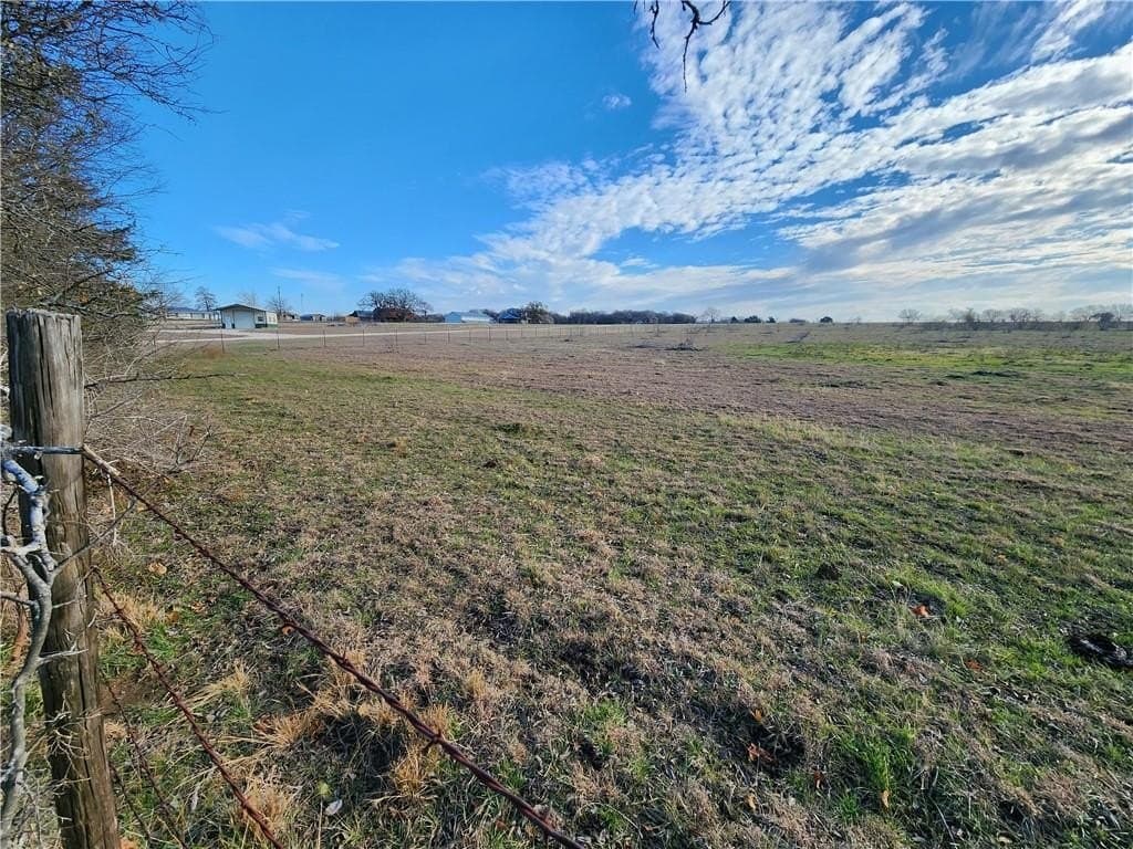10 acres in McLennan County gallery image 3