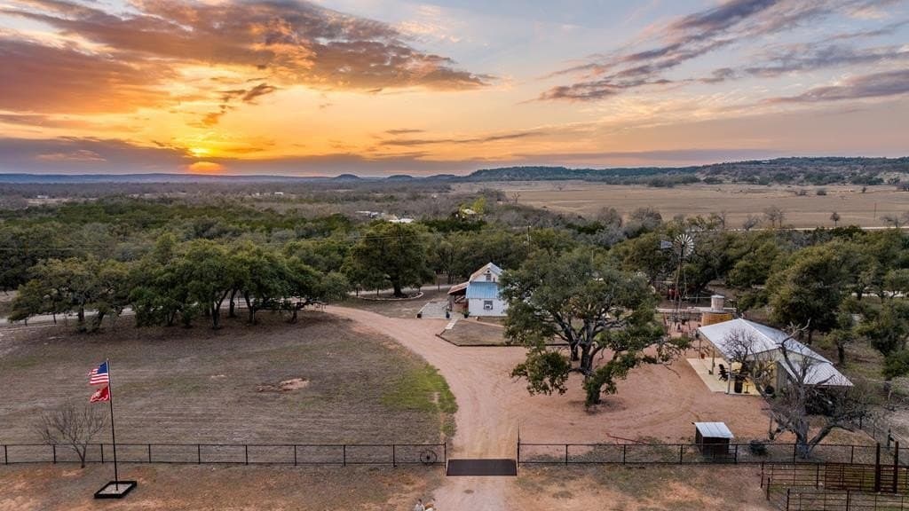 21 acres in Gillespie County