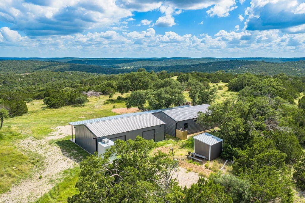 100 acres in Real County - photo 2