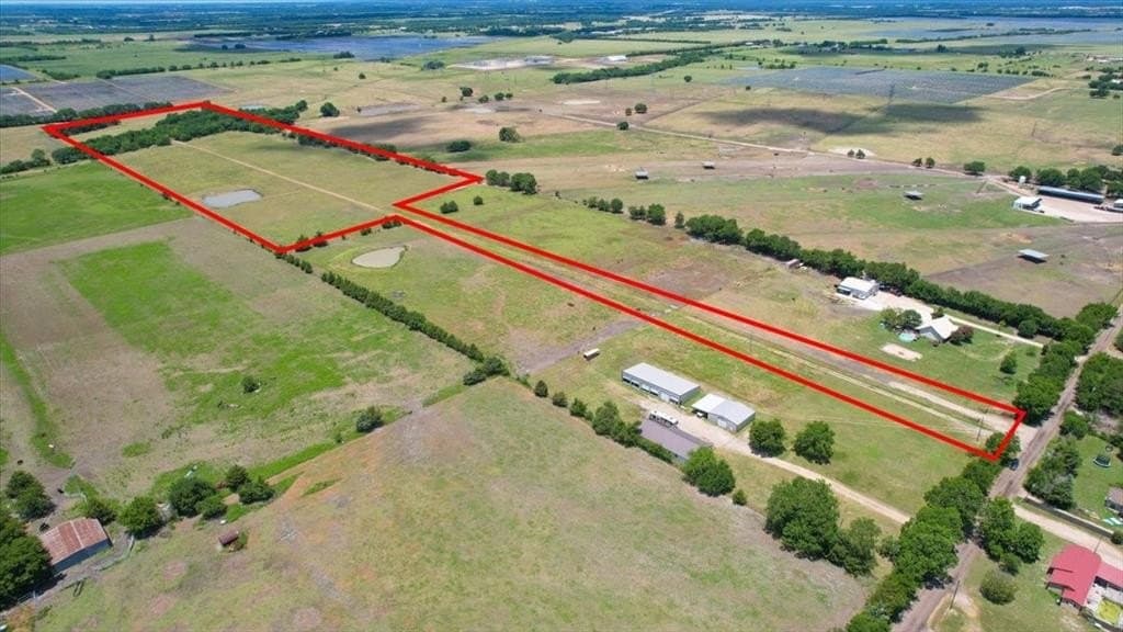 30.01 acres in Lamar County