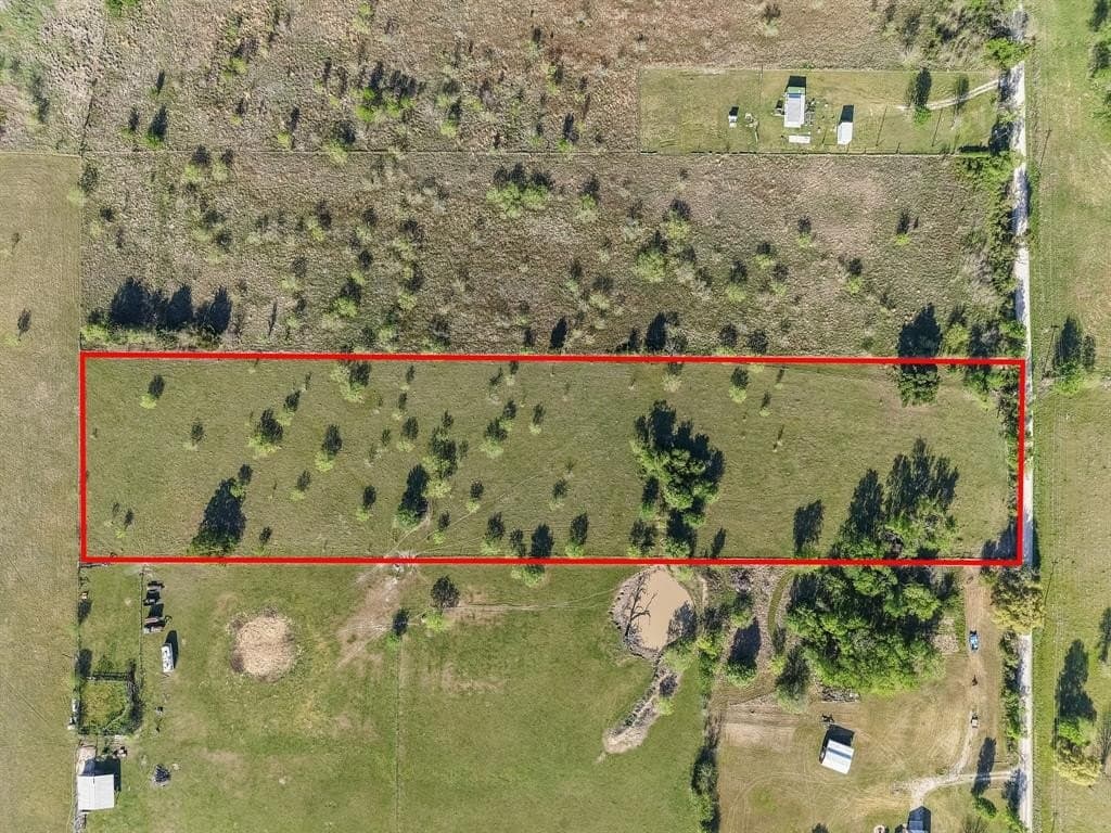 6 acres in Navarro County