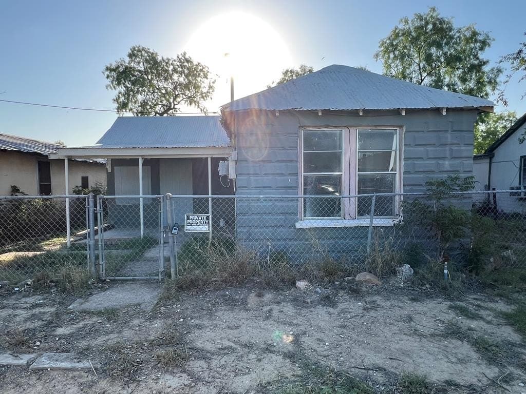 7,500 acres in Maverick County