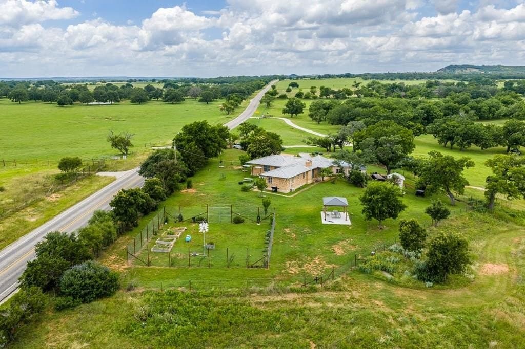 52.23 acres in Gillespie County