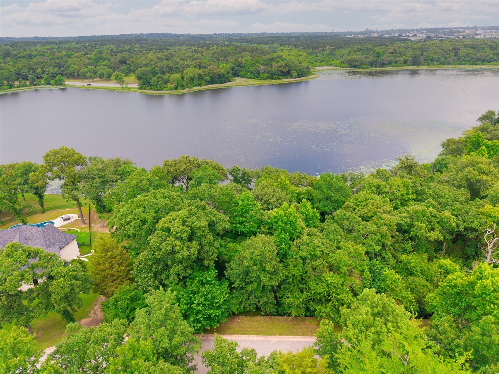 0.99 acres in Smith County