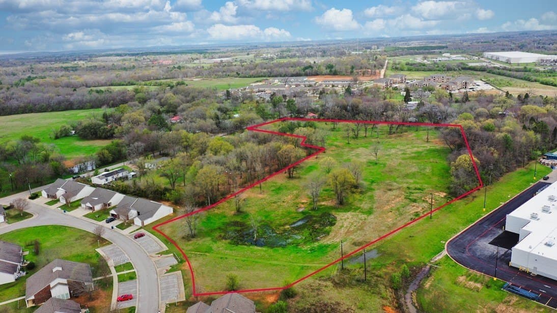 8.82 acres in Henderson County