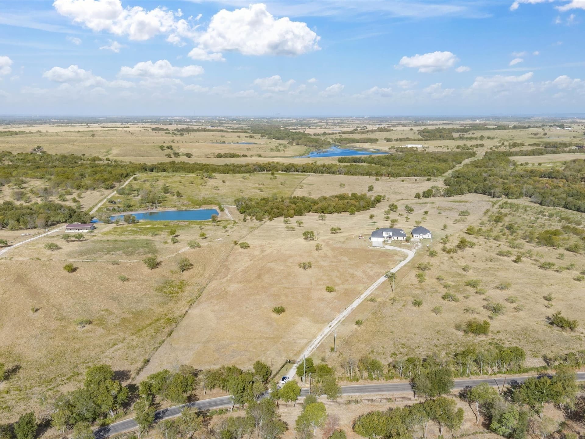 33.53 acres in Ellis County