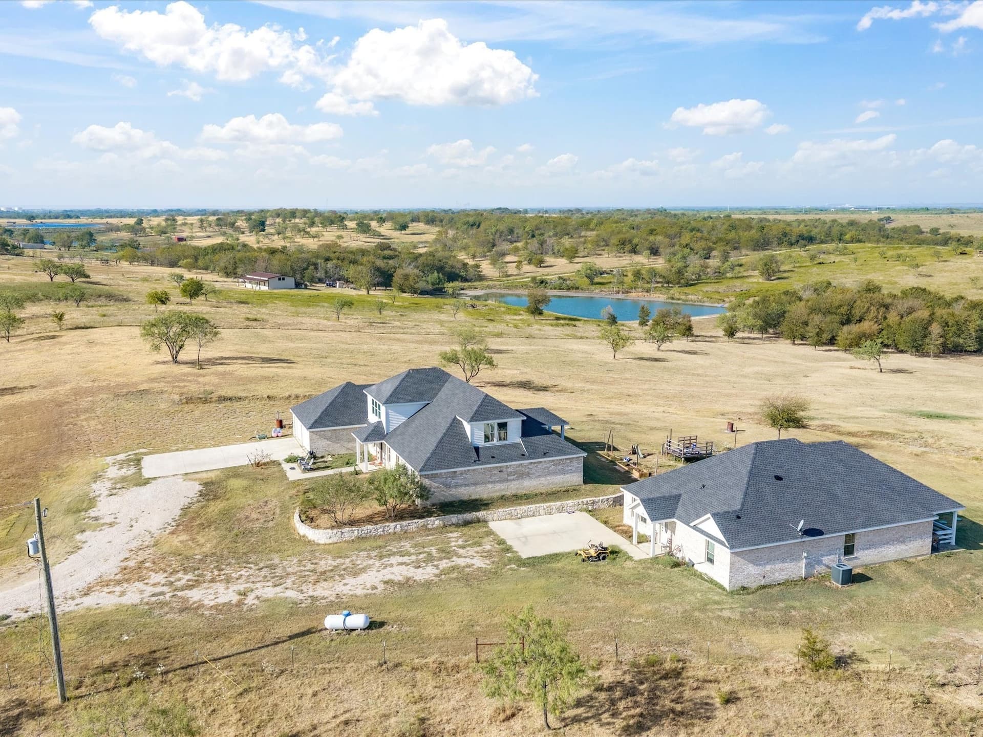 33.53 acres in Ellis County - photo 4