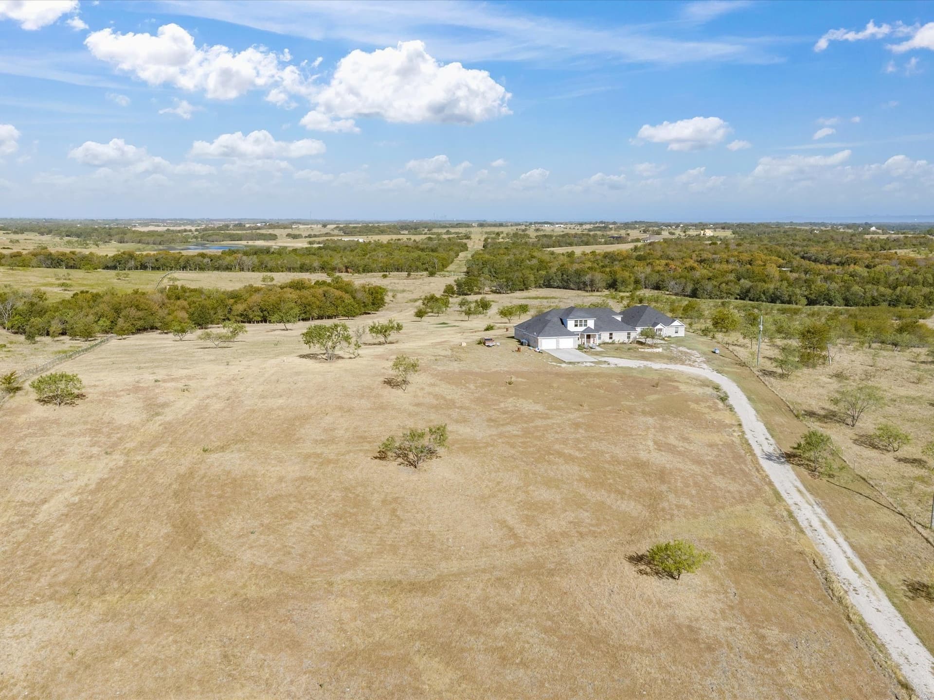 33.53 acres in Ellis County - photo 2