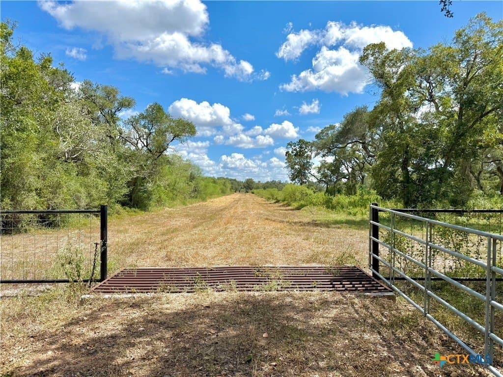 45 acres in Victoria County - photo 2