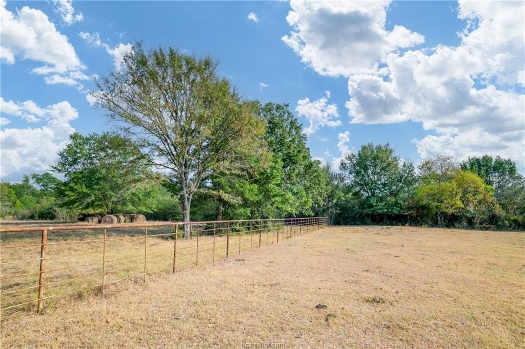 10.13 acres in Grimes County gallery image 4