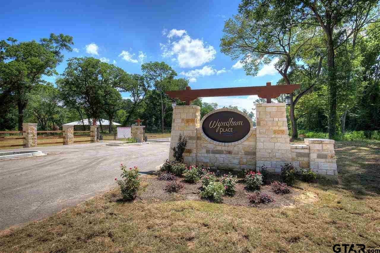 1.04 acres in Henderson County gallery image 2