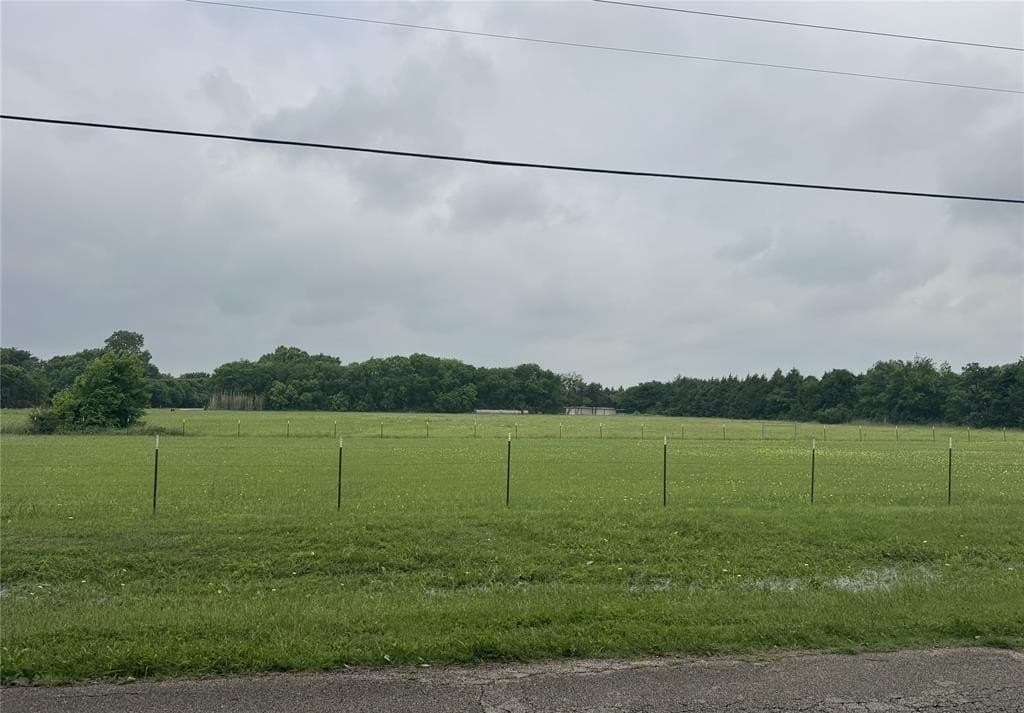 0.75 acres in Dallas County