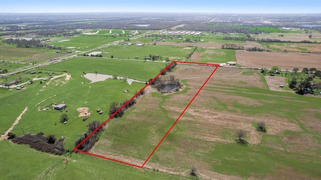 10 acres in Denton County - photo 4