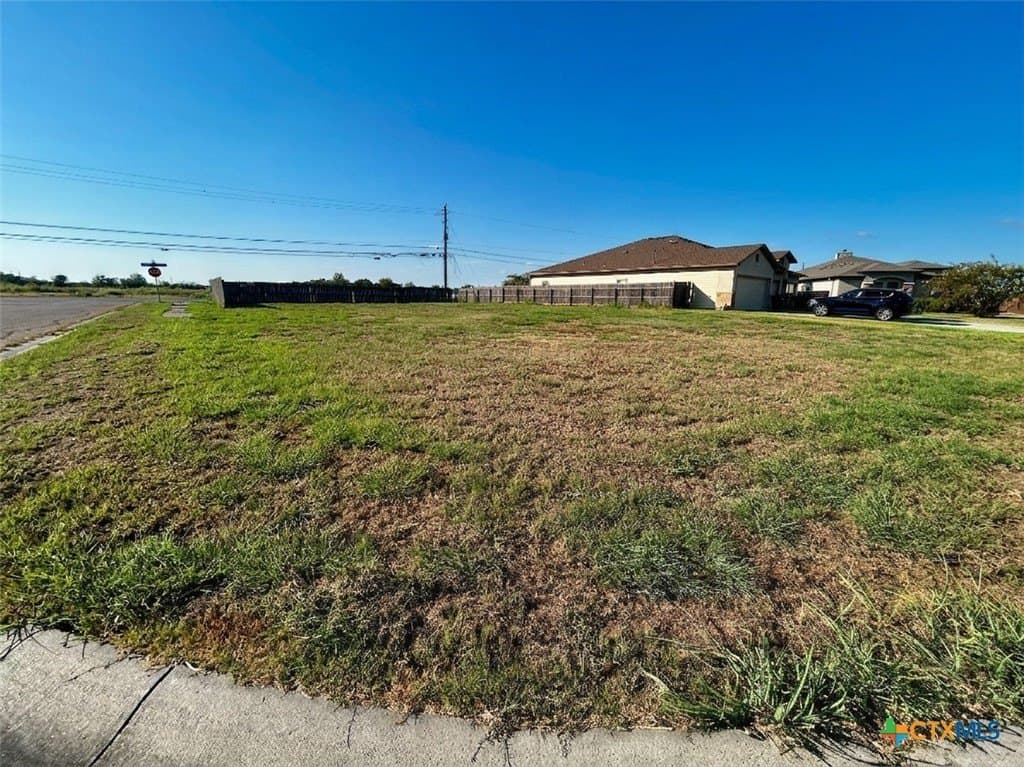 0.25 acres in Victoria County - photo 2