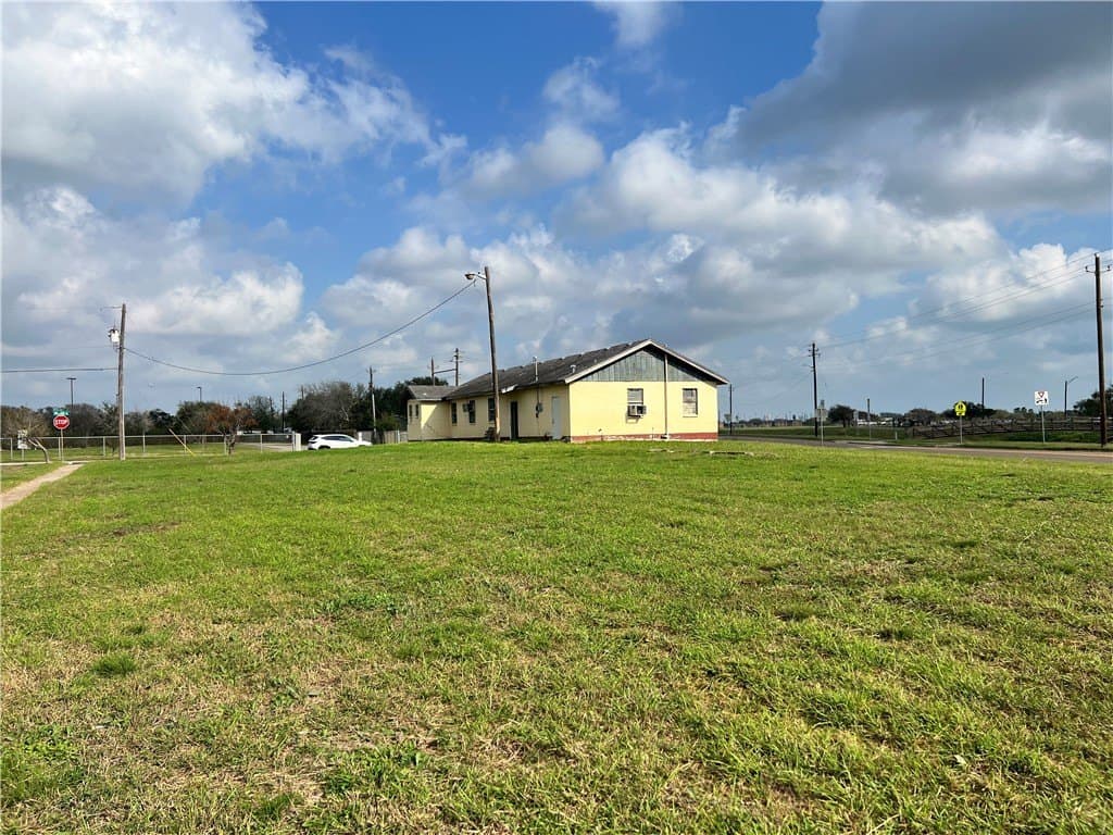 0.51 acres in Nueces County