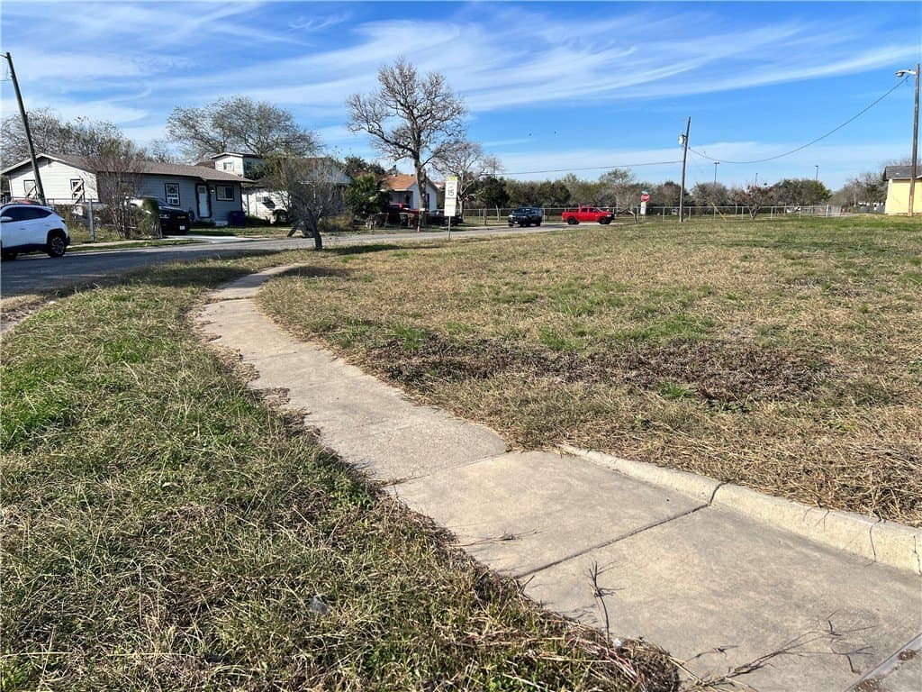0.51 acres in Nueces County - photo 9
