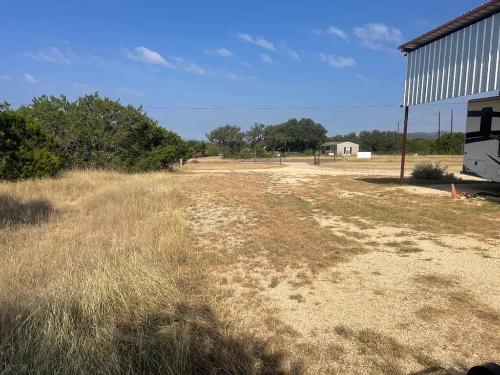 7.42 acres in Real County - photo 9