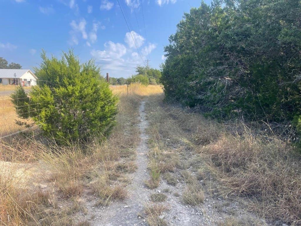 7.42 acres in Real County - photo 12
