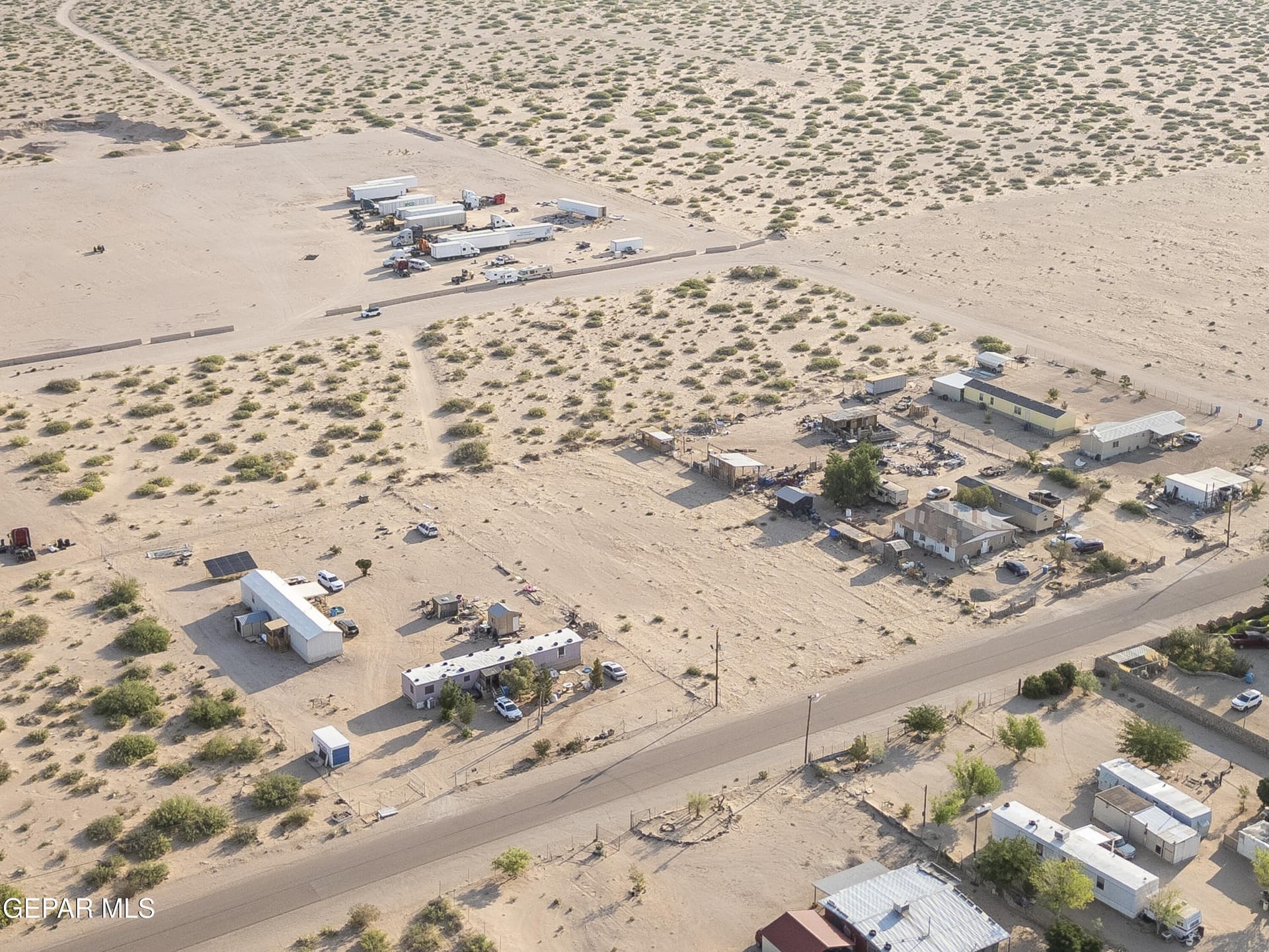 1.01 acres in El Paso County gallery image 3