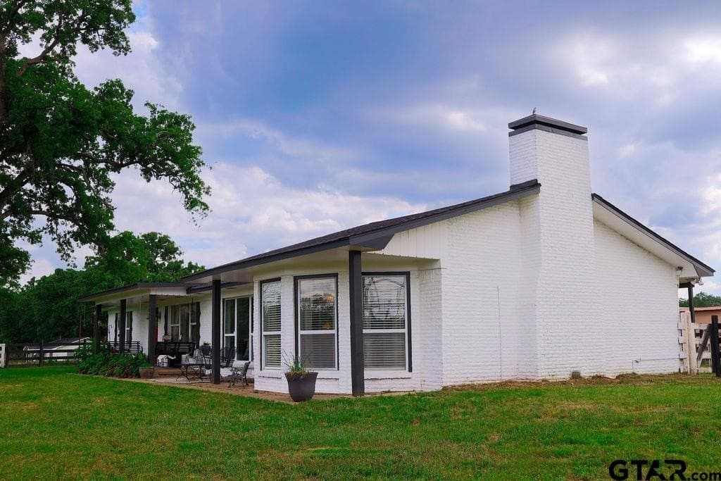 10.6 acres in Smith County