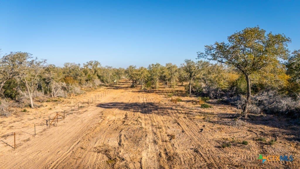42.59 acres in Gonzales County - photo 11