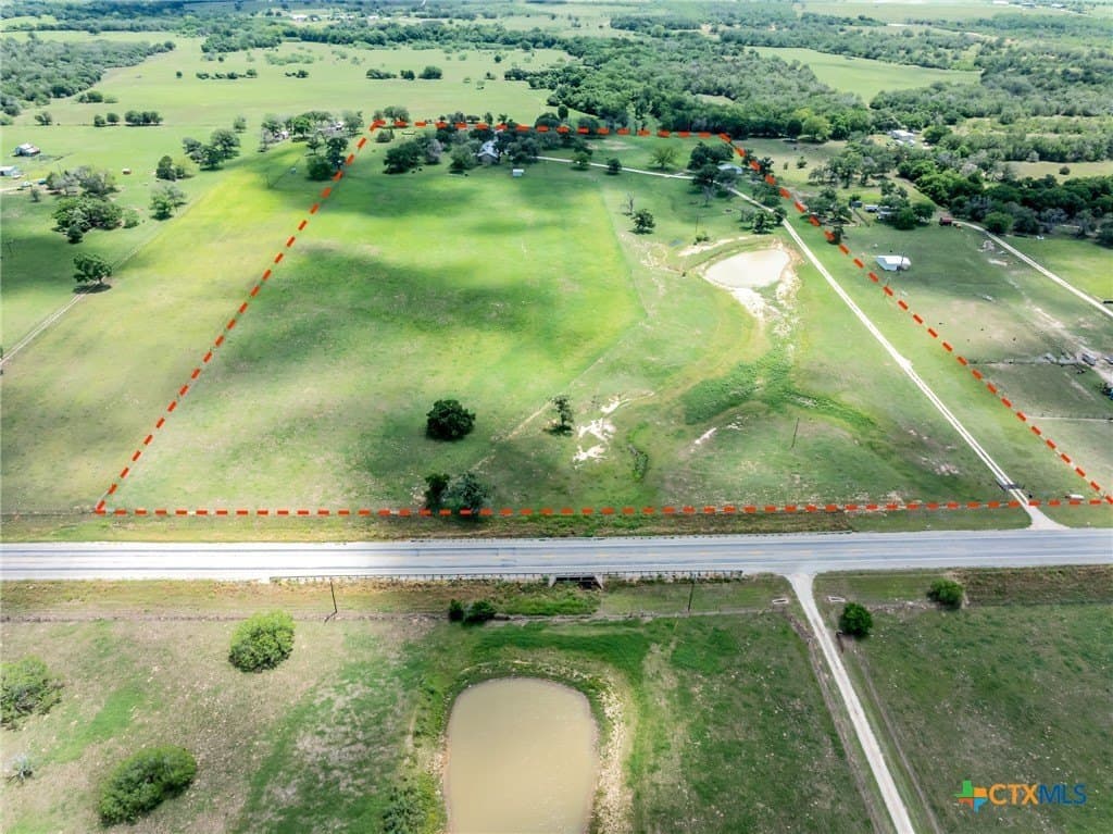 30.03 acres in Gonzales County - photo 2
