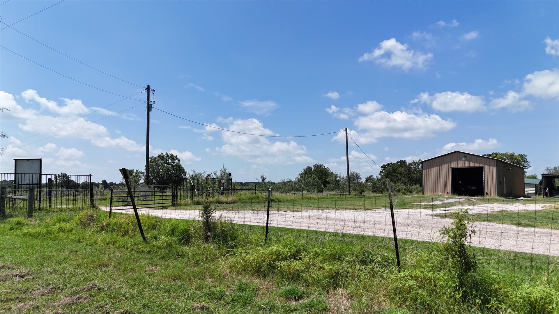 1.01 acres in Navarro County - photo 14