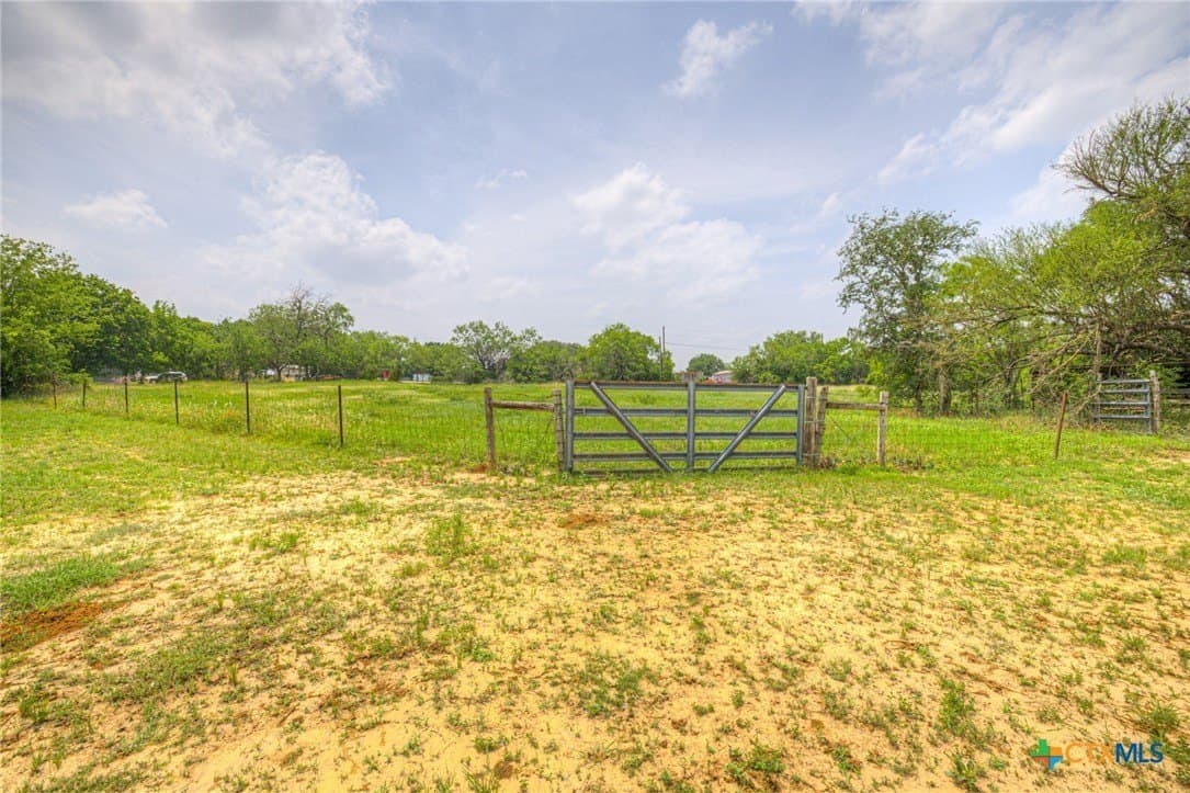 0.75 acres in Guadalupe County - photo 8