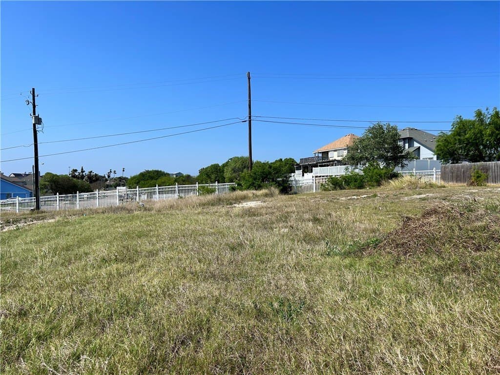 0.25 acres in San Patricio County - photo 4
