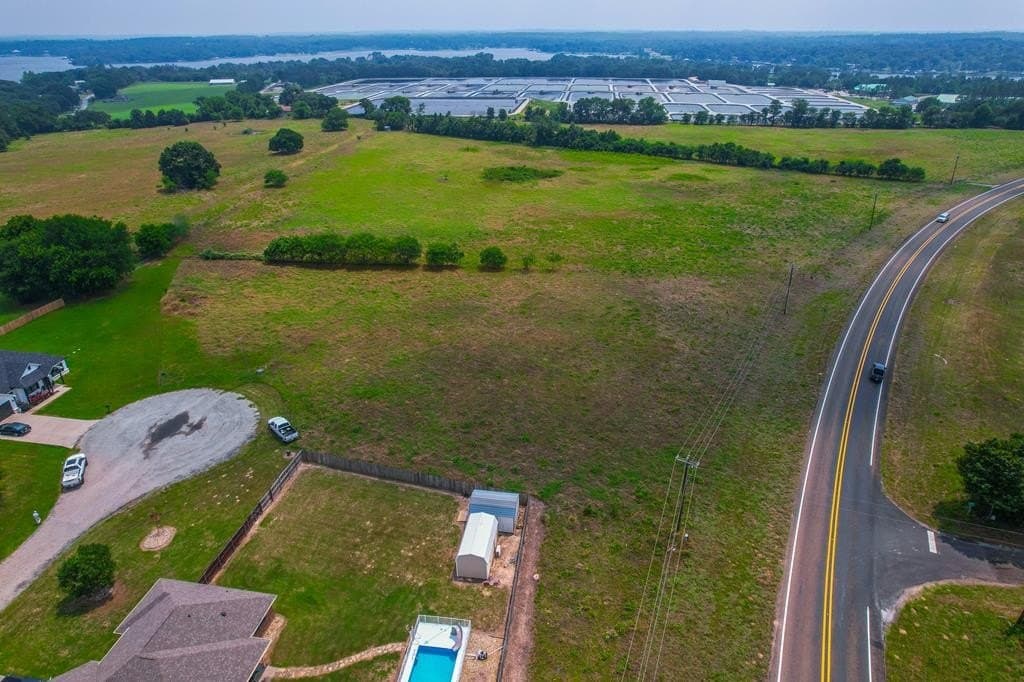 0.7 acres in Henderson County