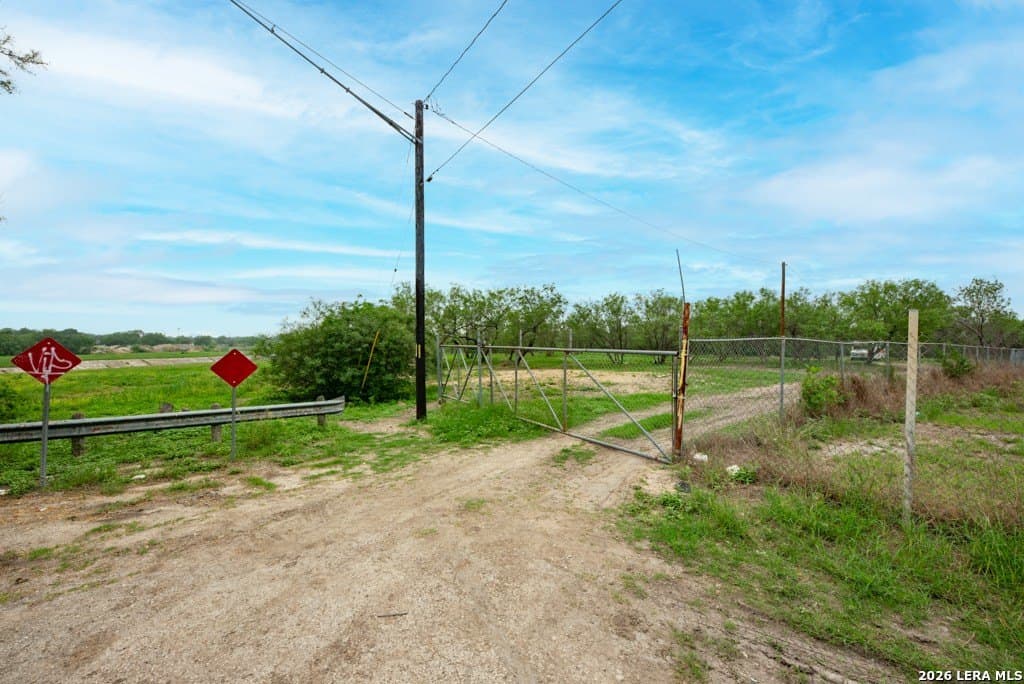 1.9 acres in Bexar County gallery image 2
