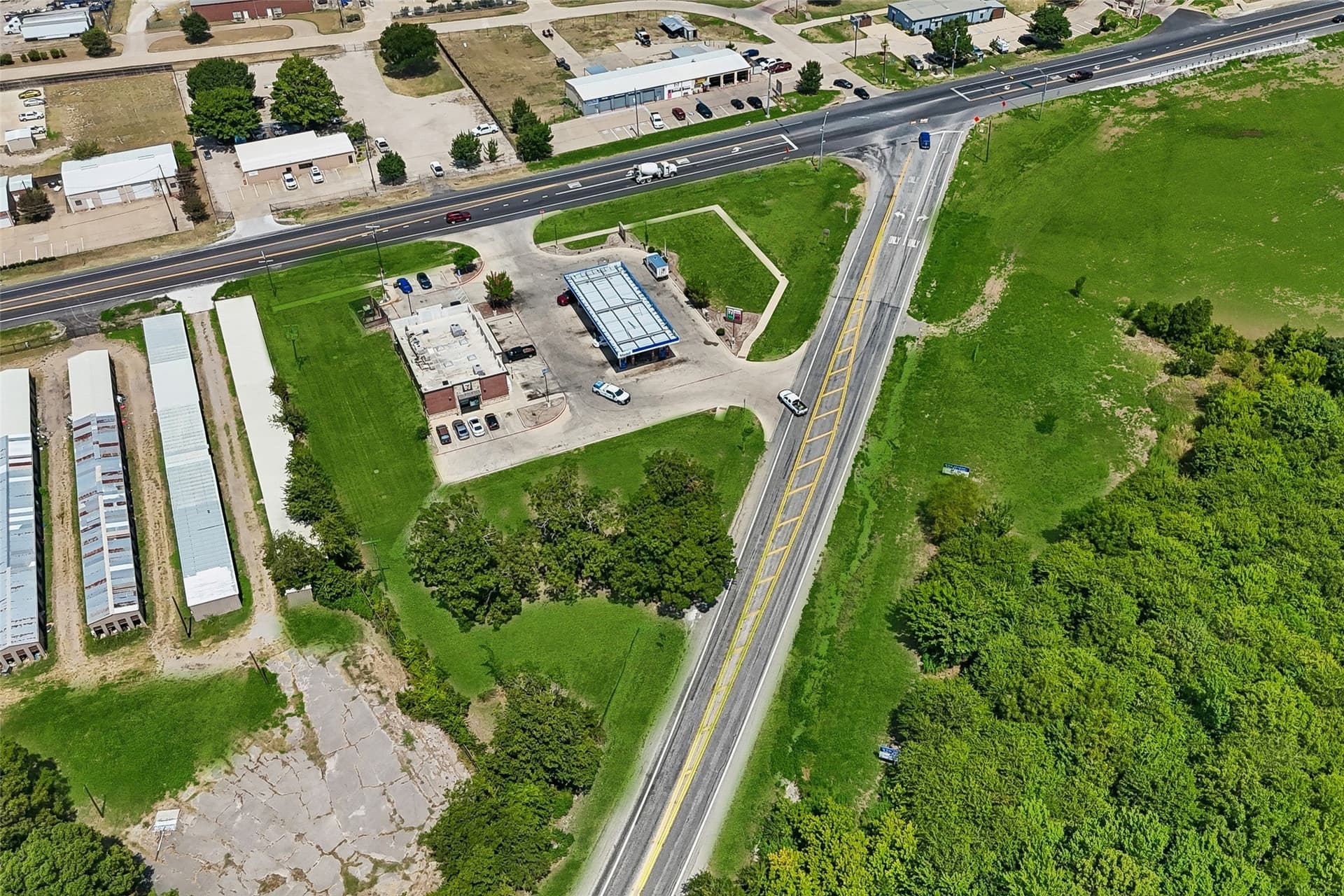 0.55 acres in Ellis County - photo 4