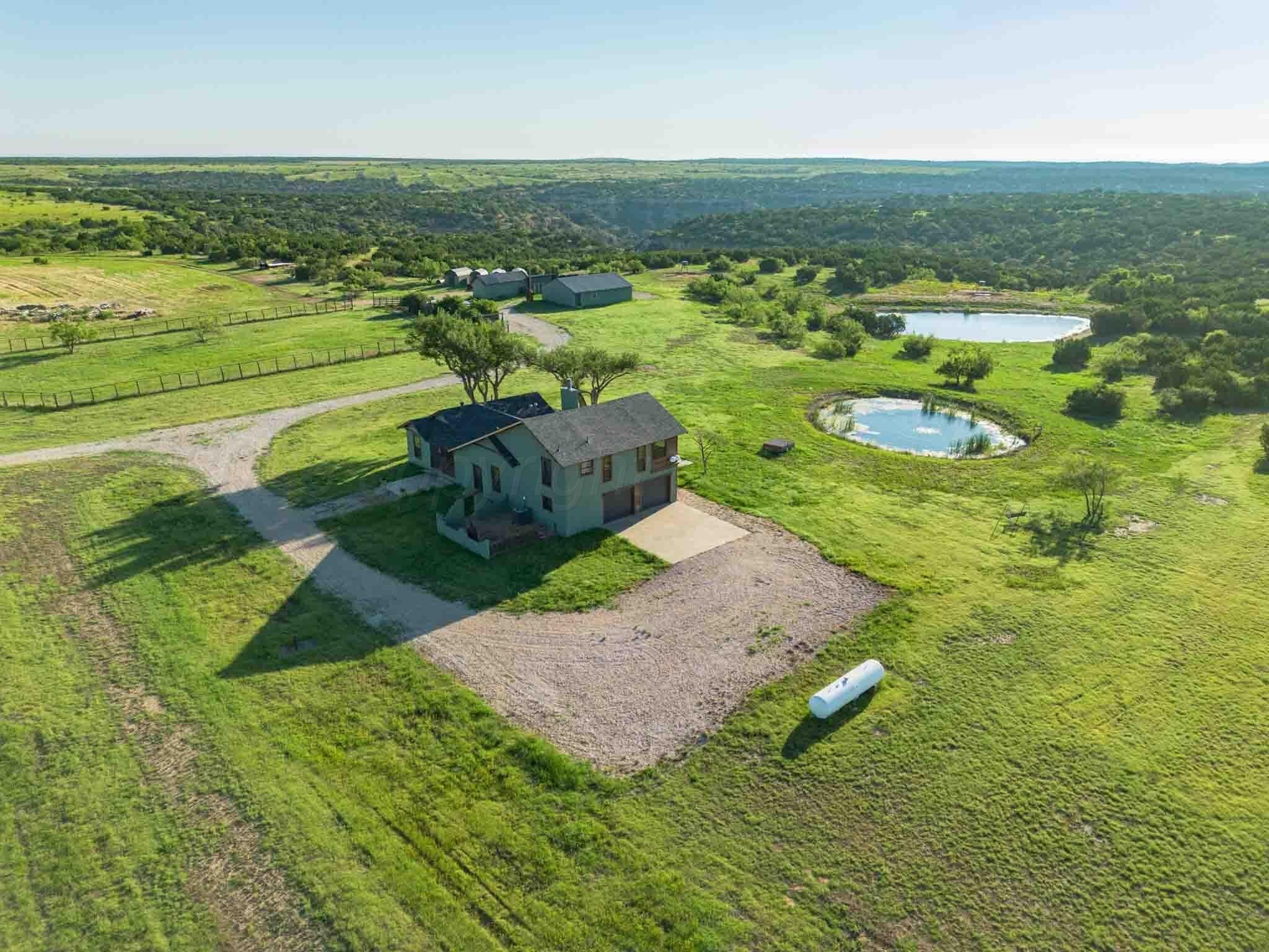 320 acres in Briscoe County gallery image 4