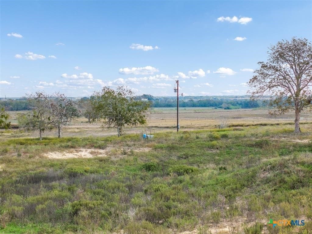 20 acres in Lavaca County