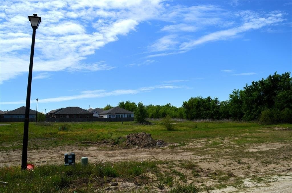 0.08 acres in Henderson County gallery image 3