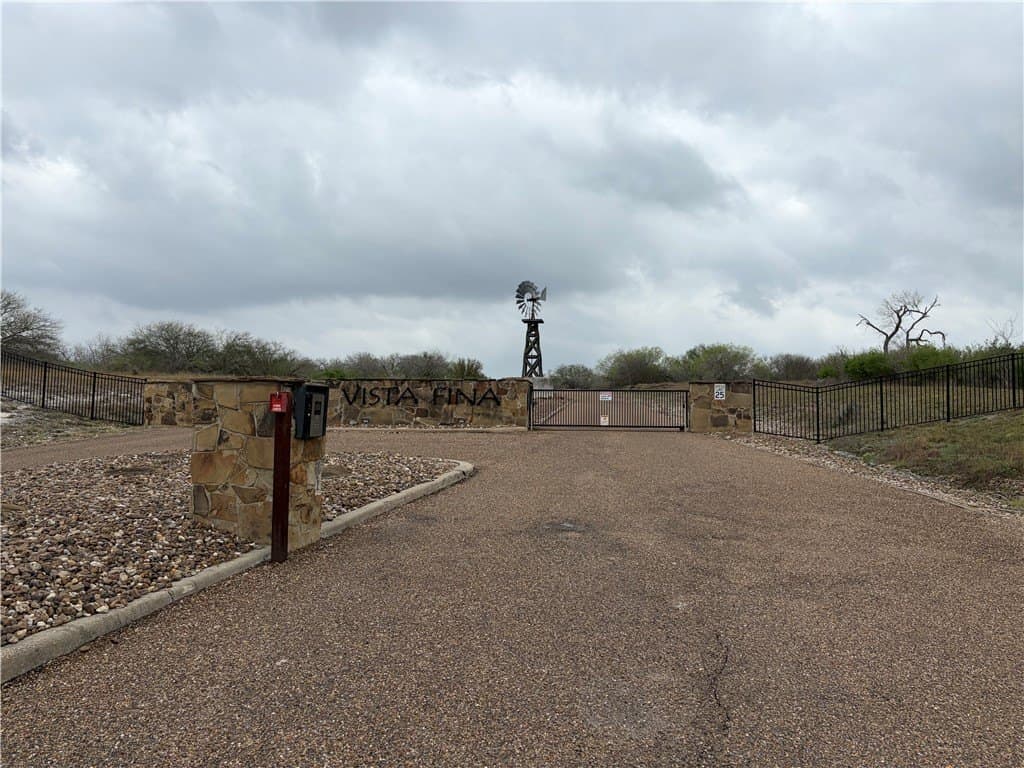 1.6 acres in Live Oak County gallery image 2
