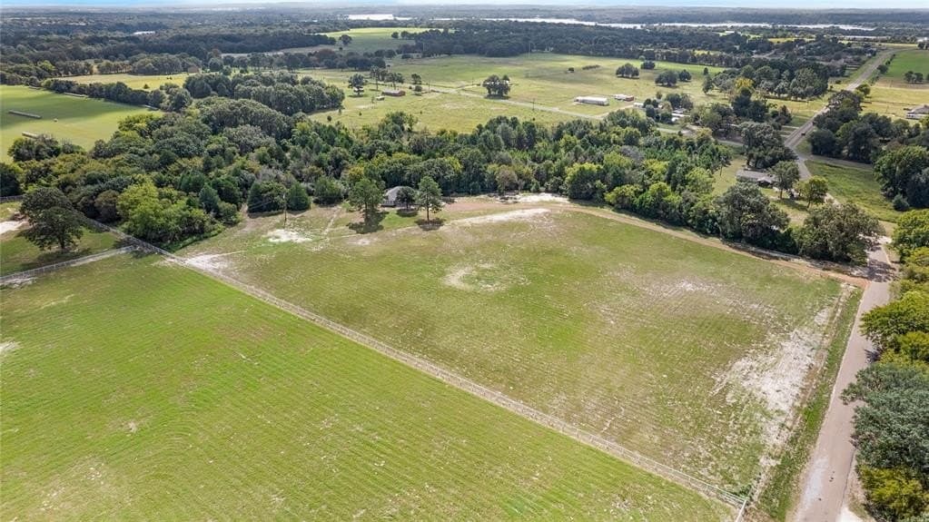 10.64 acres in Henderson County