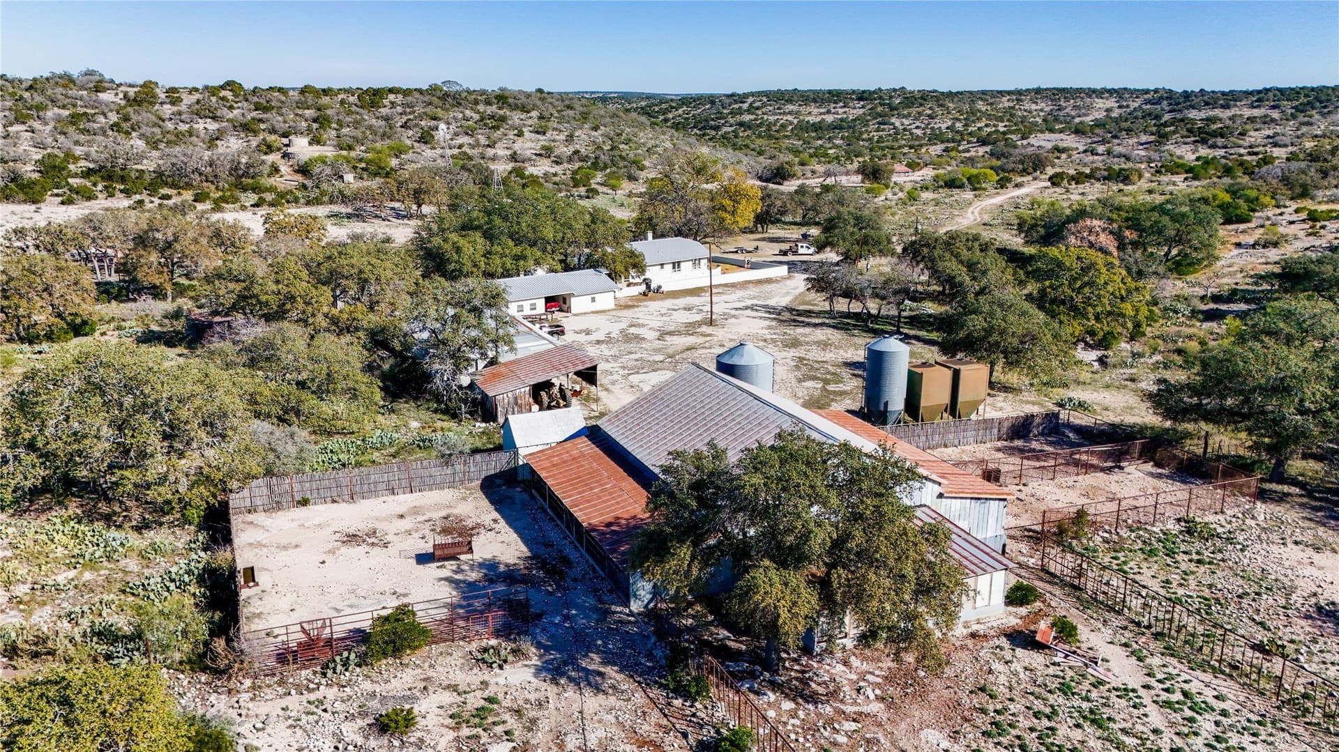 920 acres in Val Verde County - photo 5