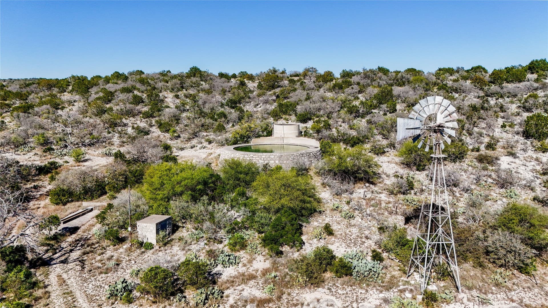 920 acres in Val Verde County - photo 6