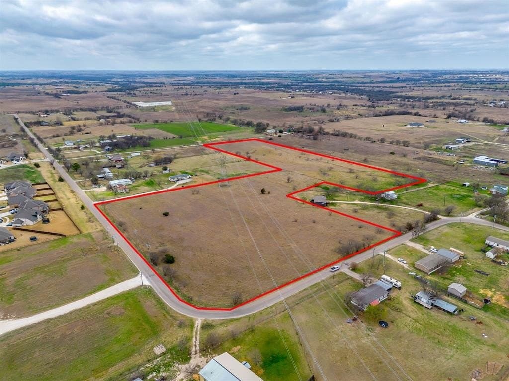 16 acres in Johnson County
