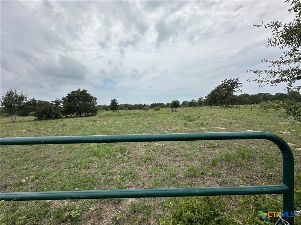 10.1 acres in Bastrop County