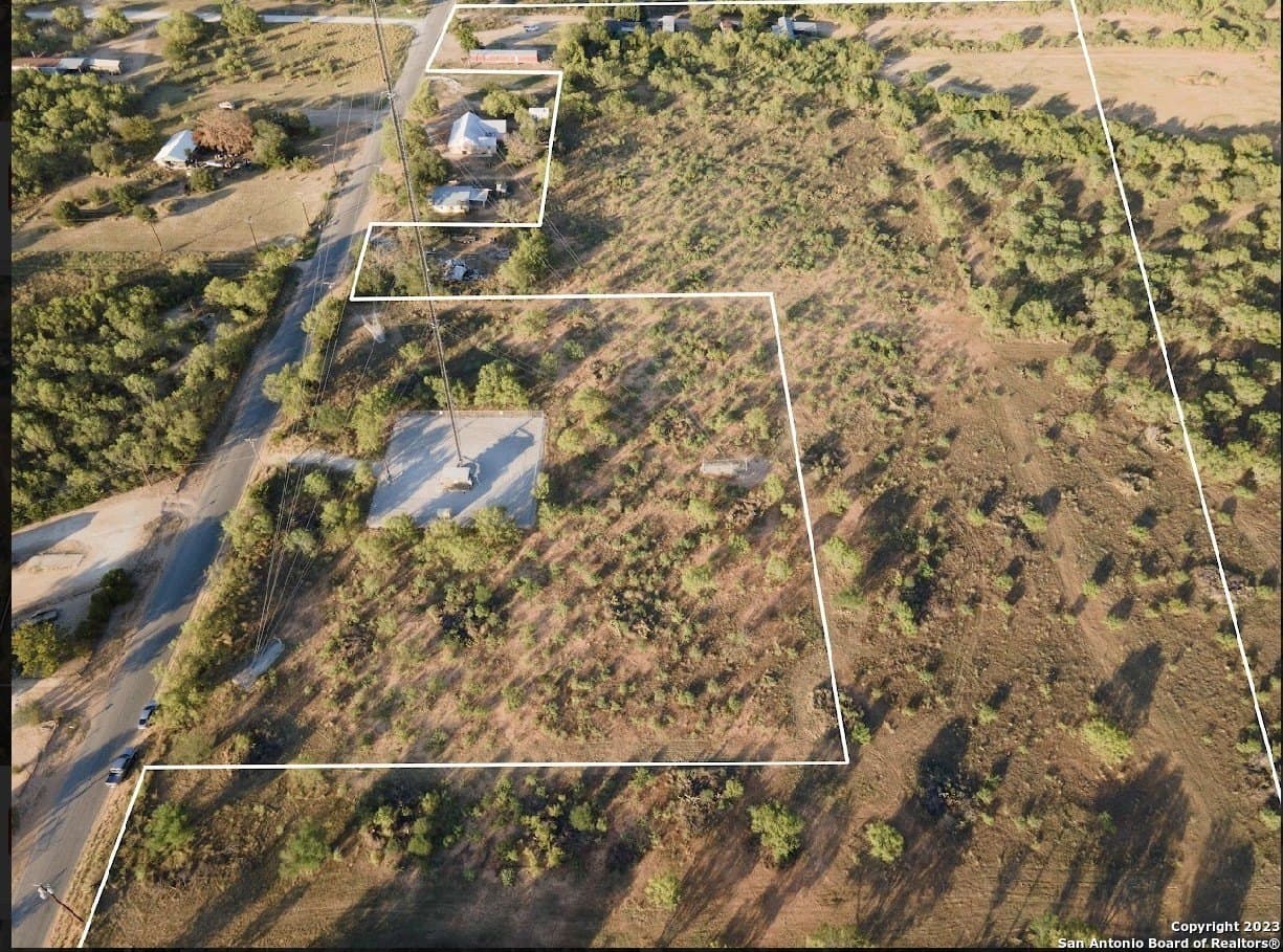 11 acres in Frio County gallery image 3