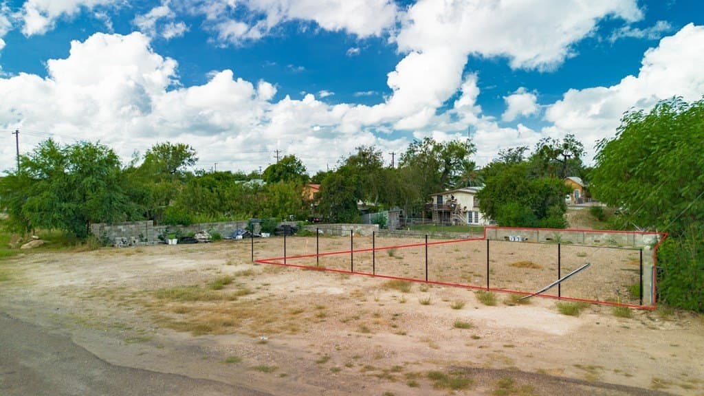 0.08 acres in Maverick County - photo 12