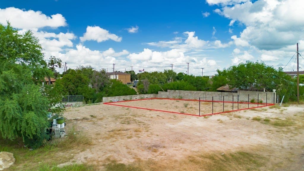 0.08 acres in Maverick County - photo 9