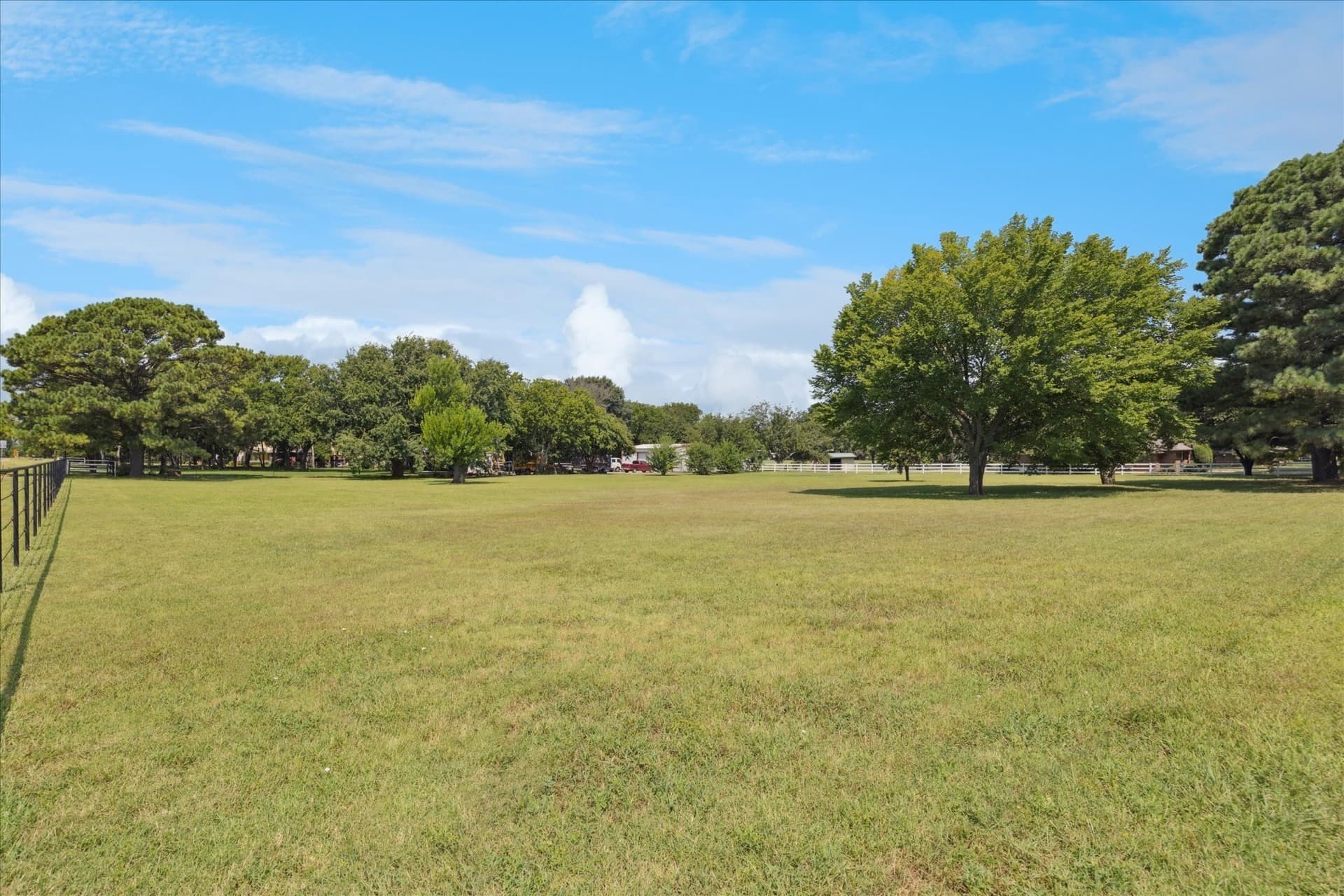 1.5 acres in Tarrant County - photo 5